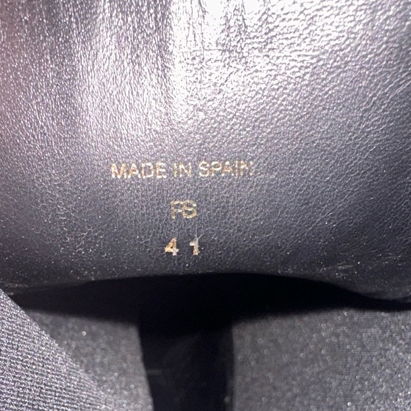 Frame Le Rodeo Chelsea Black Heeled Boot in Noir - Picture 12 of 12